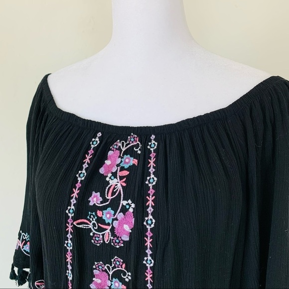 Love, Fire Black Embroidered Fringe Off The Shoulder Dress Size Small - Picture 8 of 10